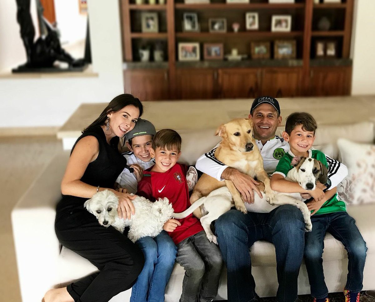 Celebrando el #DíaDelPadre y disfrutando del fútbol. ¡Vamos México! 

#FelizDomingo