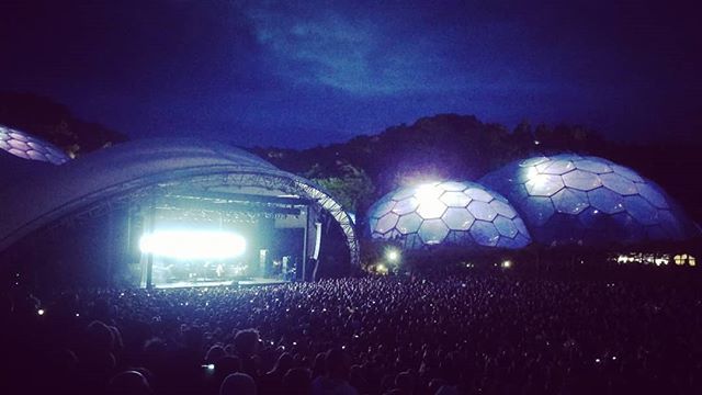 Awesome AV performance by @massiveattackofficial @edenprojectcornwall #livemusic #music #gig #biome #weekend #weekendvibes #triphop #bristol #cornwall #kernow #band #sunset #blue #stage #outdoors #tunes #visuals #message ift.tt/2MtgT3H