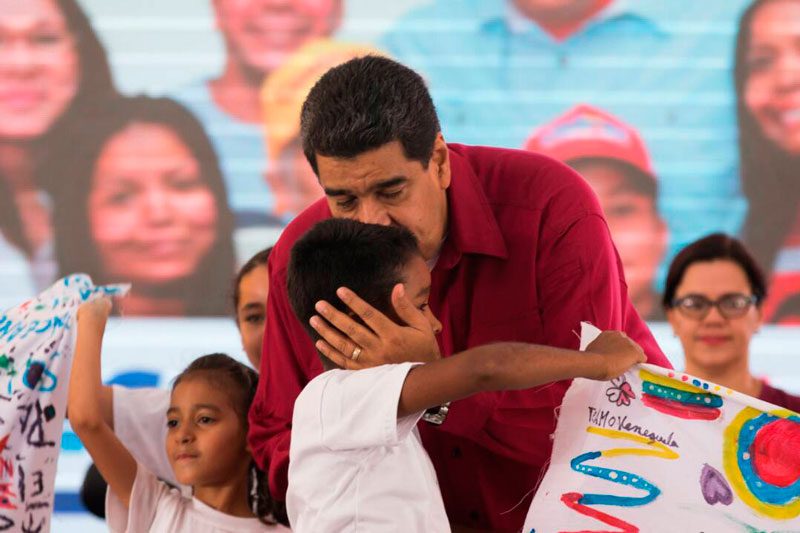 IdealdeBolivarB's tweet photo. #Táchira I #Torbes @SoyComunicadorClap hoy Llega el Día del Padre, esa fecha que dedicamos a esas  personas  que desde que tenemos conciencia reconocemos como nuestros  héroes que luchan por La Patria,Felicidades #PadresCorazonDelPueblo.@NicolasMaduro @FreddyBernal.@ROBERTOLOBOT https://t.co/gSFUTRpJZS