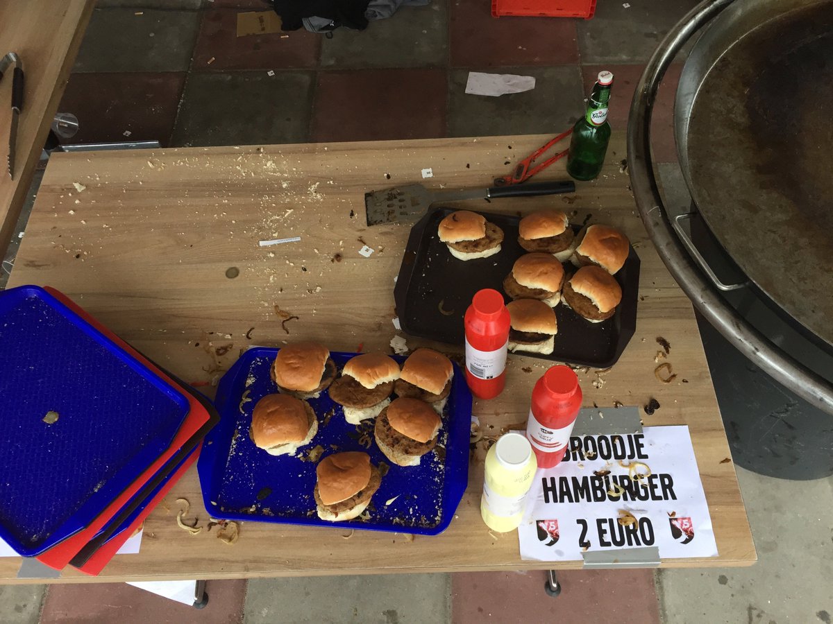 FootballCulture's tweet photo. We waren gisteren op het Gouden Theepot Toernooi bij @vvatc5 in Hengelo.
Bier, pyro, strippers, polka’s en voetbal.
Het was meer dan grandioos.
Check alle foto's hier:
https://t.co/n2YAV2CN3p
#GTPT2018 #Hengelo #Kelderklasse #amateurvoetbal https://t.co/vWjGTMBBrt
