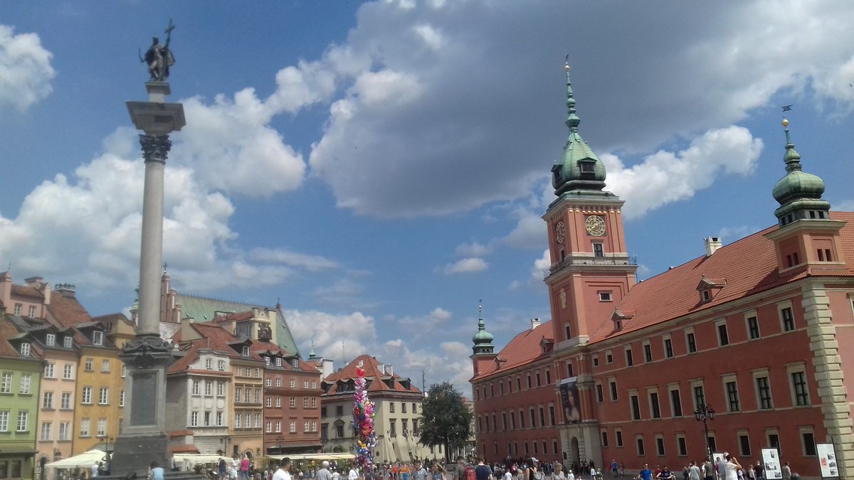 LucaLamber's tweet photo. #Angoli di #Polonia. #PlacZamkowe. #Warszawa, #Polska.
#DOP #IGT #vino #baginbox #frigo #dispenser #wine #winelover #winelovers #quality #qualità #convenienza #risparmio #taste #family #bar #ristorante #tradizione #tradition #Poland #ZamecKrolewski #piazza #reale #castelloreale https://t.co/QsTT8p8gud
