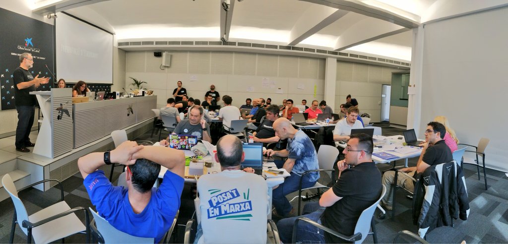 akirasan's tweet image. Presentación de los proyectos que se han desarrollado en la #hackaton_ttncat @ttncat #LoRaWAN #LoRa @MakerfaireBCN #MakerFaireBCN #MFBCN18 #MFBCN2018