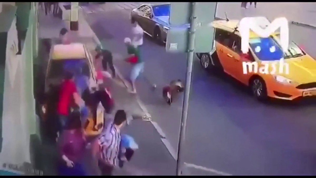 A graphic video shows a Taxi driver running into a crowd of World Cup tourists bit.ly/2t7a1Ri?utm_so… https://t.co/wSWAtnERni