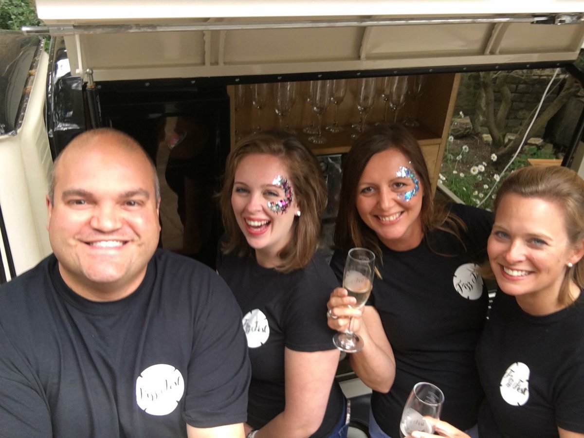 LondonFizzFest's tweet photo. Wow that was an amazing evening! Thank you to everyone for coming to Farmham, official photos to follow but here’s some of the sparkly team haha! 🥂🥂🥂 #Farnham #FizzFans #ProseccoFestival #FizzFest #Prosecco #ProseccoVan @ProseccoVan https://t.co/Pt5HDrtkHB