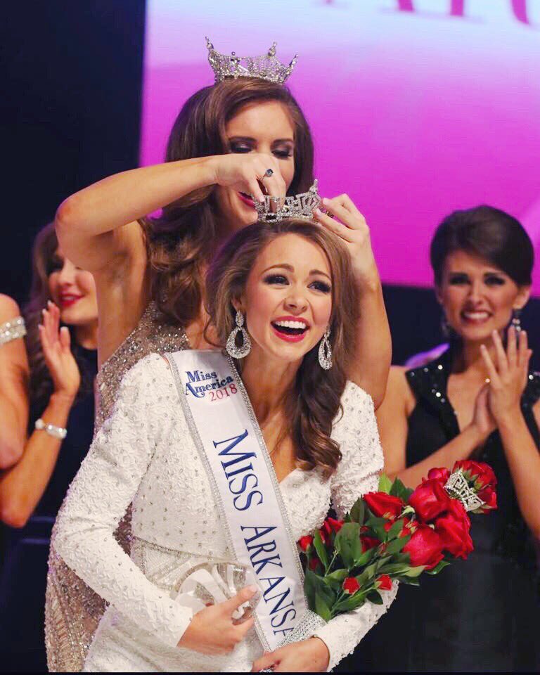 words cannot describe how proud we are of our sister <a href="/raffo_claudia/">Claudia Patterson</a> 🌟 Epsilon Zeta cannot wait to watch you flourish as MISS ARKANSAS 2018 ❤️✨🐿💥