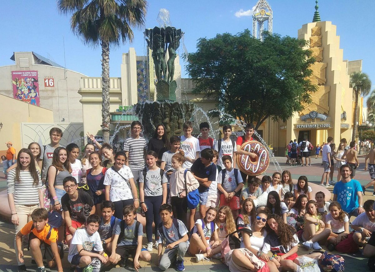 El sábado los #gruposcristianos disfrutaron de un día de excursión en el <a href="/ParqueWarner/">Parque Warner Madrid</a> de #Madrid. ¡Lo pasaron en grande! #Pastoralnocierra #LaSalleesPastoral <a href="/LaSalle_Burgos/">La Salle Burgos</a>