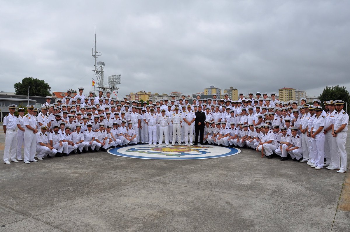 Armada_esp's tweet photo. Muchas felicidades a los nuevos marineros de la Armada, 140 hombres y 22 mujeres, que han completado su formación en la Escuela de Especialidades #AntoniodeEscaño #Ferrol y se incorporan a los buques de la Flota

#ElFuturoEsVuestro
#BuenasNoches 🇪🇸 https://t.co/920XkRCP5b