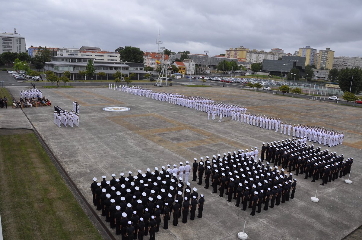 Armada_esp's tweet photo. Muchas felicidades a los nuevos marineros de la Armada, 140 hombres y 22 mujeres, que han completado su formación en la Escuela de Especialidades #AntoniodeEscaño #Ferrol y se incorporan a los buques de la Flota

#ElFuturoEsVuestro
#BuenasNoches 🇪🇸 https://t.co/920XkRCP5b