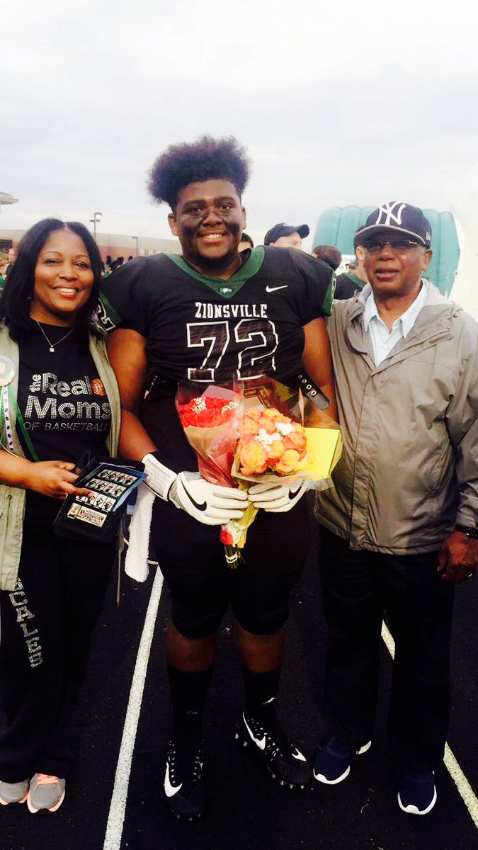CoachScales95's tweet photo. Happy Father's Day to my pops, uncle, and grandfather's for always being there since day 1!! You all are appreciated!!!💯💯💯✊✊#RIPUNCLERAY https://t.co/N2BVboDTGX