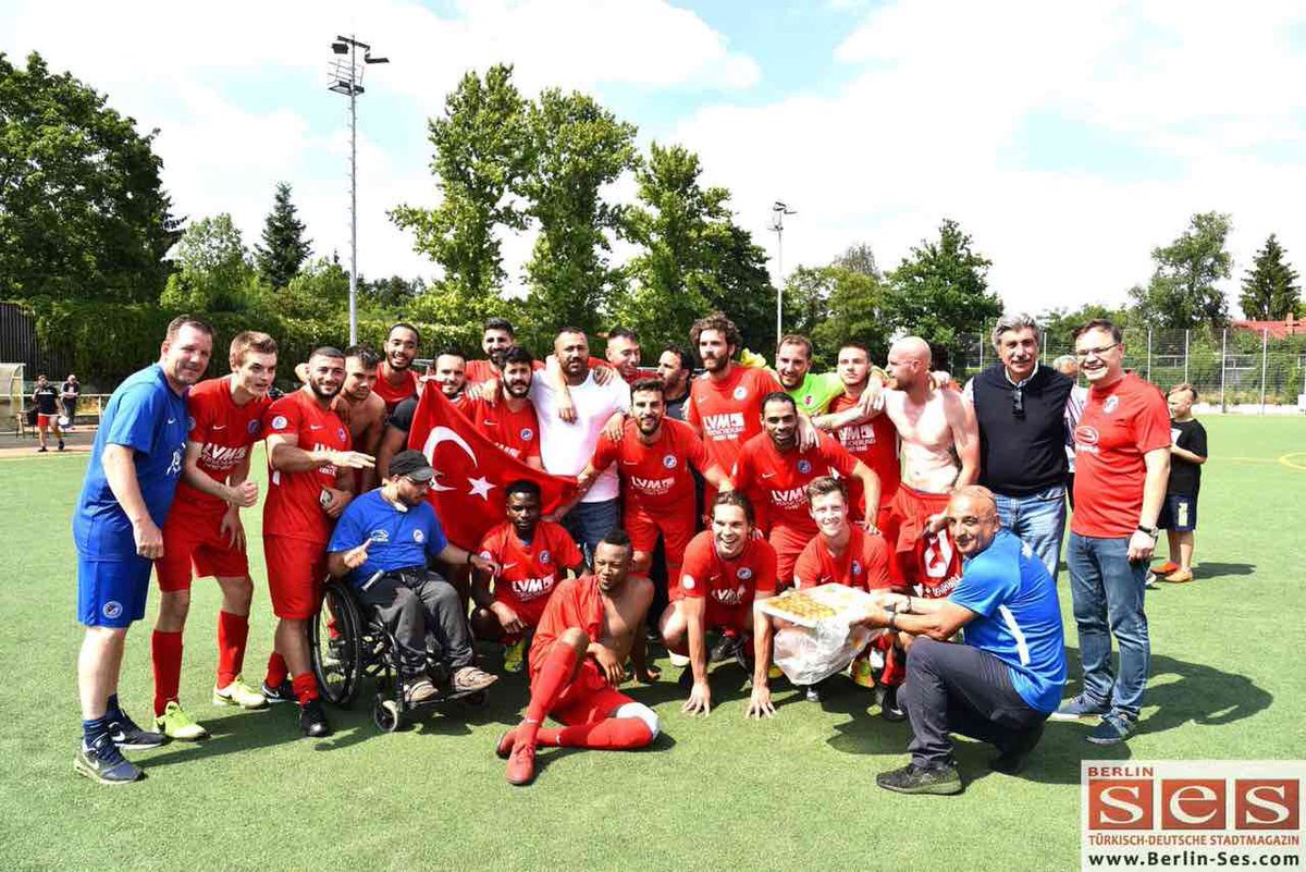 #BerlinLiga‘ya çıkmış olan güzide Kulüp #Türkiyemsporun yönetimini, teknik kadrosunu ve tüm futbolcularını tebrik ediyor önümüzde ki #Sezon başarılar dilerim... @Frdervereints