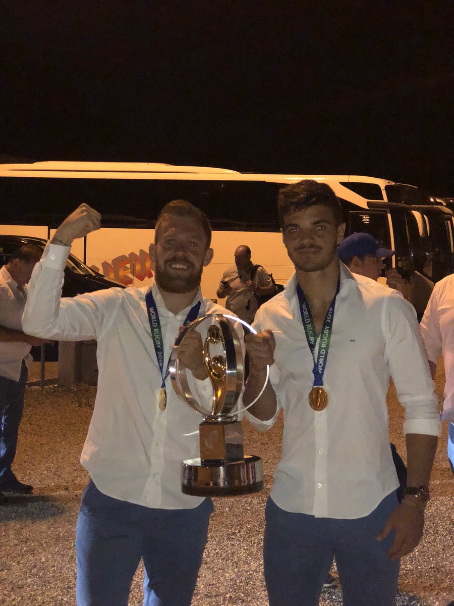 MartyMaxime's tweet photo. Champion du monde, rien que ça... sur le toit du monde!!!!🇫🇷
@FFRugby @RomainNtamack https://t.co/QMA6JZVZp0