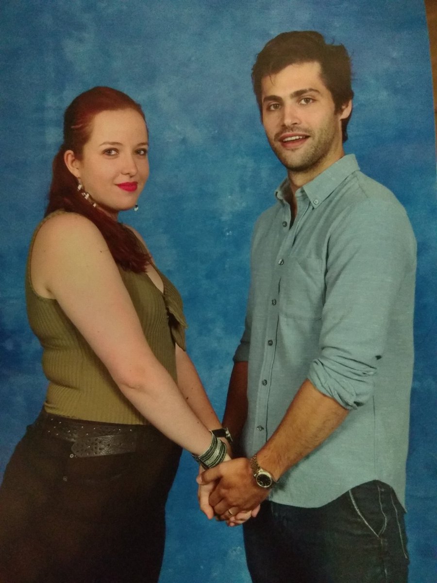 DumandCharlotte's tweet image. Thanks you so much @MatthewDaddario to coming back in Paris 😀 You&apos;re so adorable ❤️ Please come back next year 🙏👼😀 #thos2 #SaveShadowhunters