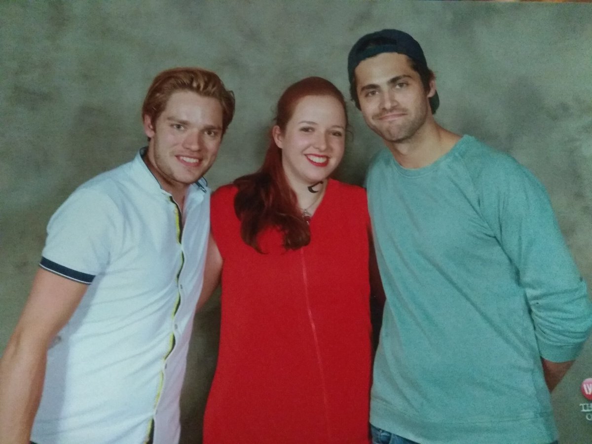 DumandCharlotte's tweet image. Thanks you so much @MatthewDaddario to coming back in Paris 😀 You&apos;re so adorable ❤️ Please come back next year 🙏👼😀 #thos2 #SaveShadowhunters