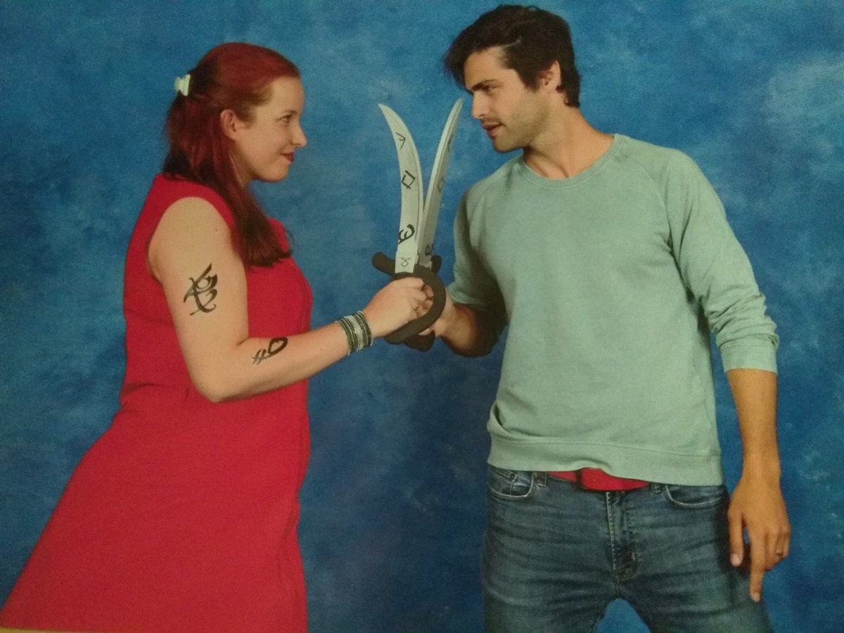 DumandCharlotte's tweet image. Thanks you so much @MatthewDaddario to coming back in Paris 😀 You&apos;re so adorable ❤️ Please come back next year 🙏👼😀 #thos2 #SaveShadowhunters