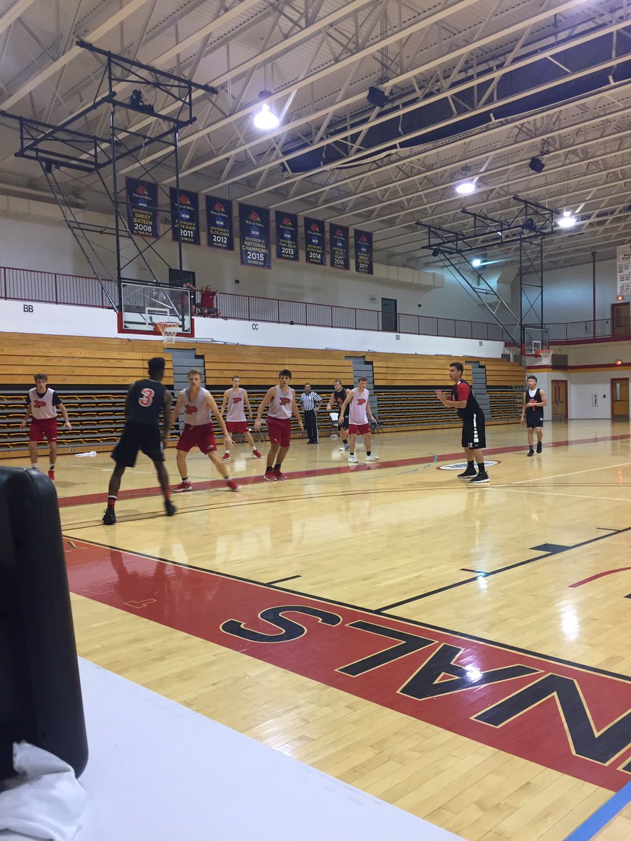 FriendlyCityBB's tweet photo. After one quarter PHS is up over @GBCBasketball 14-11. https://t.co/onH5301BzK