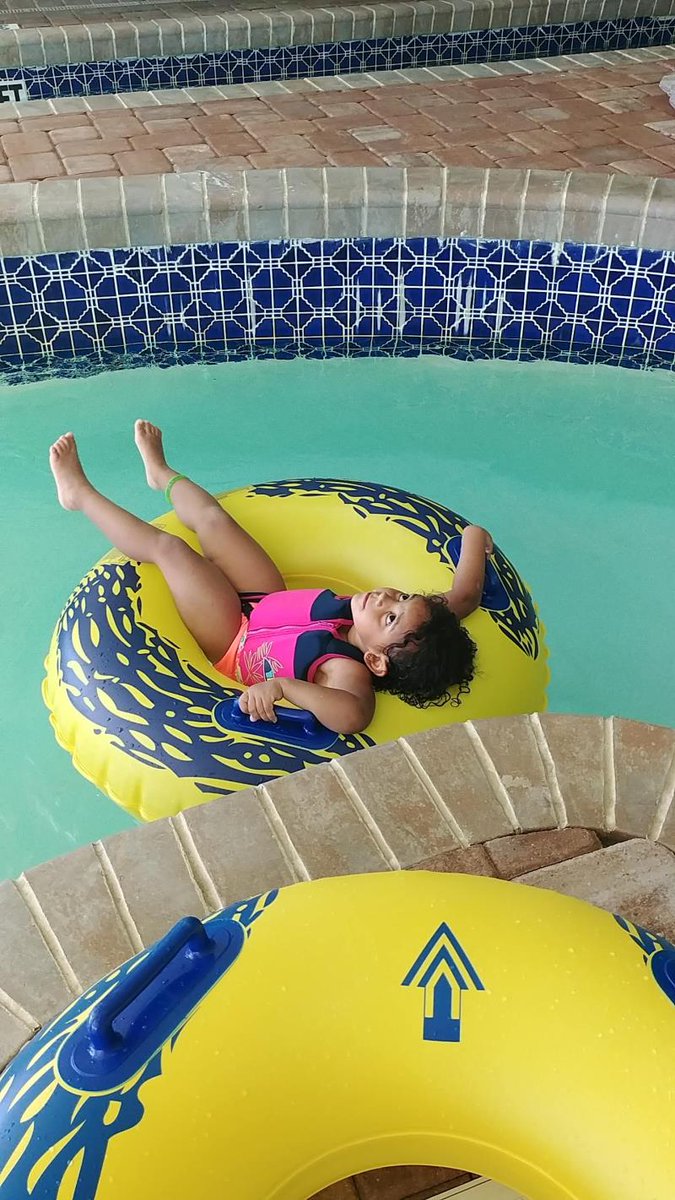 My friend Tammy is a finalist in Caribbean Resort's Photo Contest- help rally votes: flip.to/r/VU-xn46 @CaribbeanMB