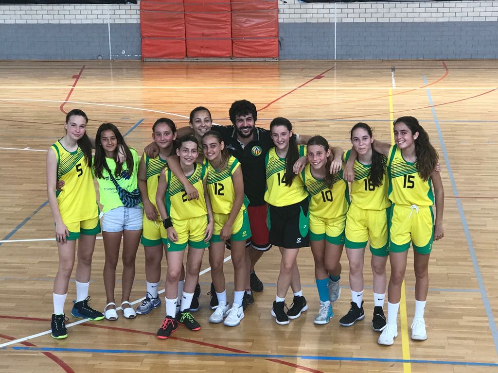SITOKBZA's tweet photo. Les Mini guerreres Infantil @JoventutLCorts segueixen on fire. Campiones Torneig Cloenda de Lloret. Molt Orgullos de vosaltres!!!! Bon estiu Campiones!!!! #miniguerreresonfire #poderfemeni #soumoltgrans https://t.co/8GQjqq2UoK