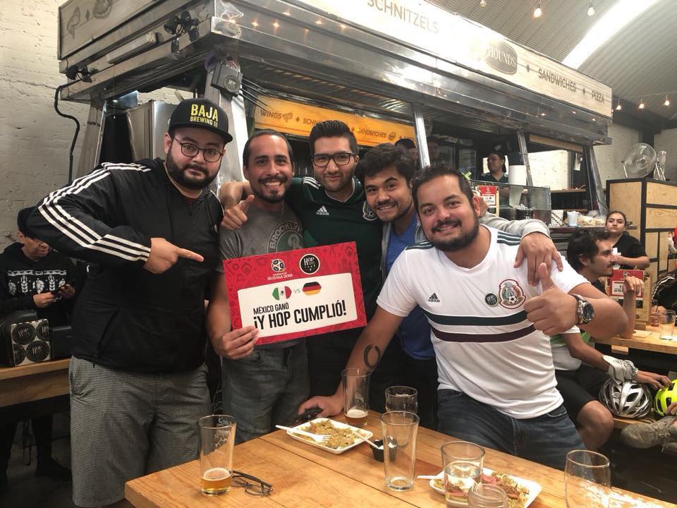 LupulinaPDB's tweet photo. Para 150 personas la victoria de México se festejó por duplicado, ¡entérense de cuánto pagó el Hop 2 por la derrota de la Selección Alemana! 🍺⚽🇲🇽 https://t.co/K8XoDovI12 @hoptbe #MexicoVsAlemania #CuentaGratis #craftbeer #Ángel #beerlovers #beer #beerpeople #VivaMexico https://t.co/149iAJYDHm