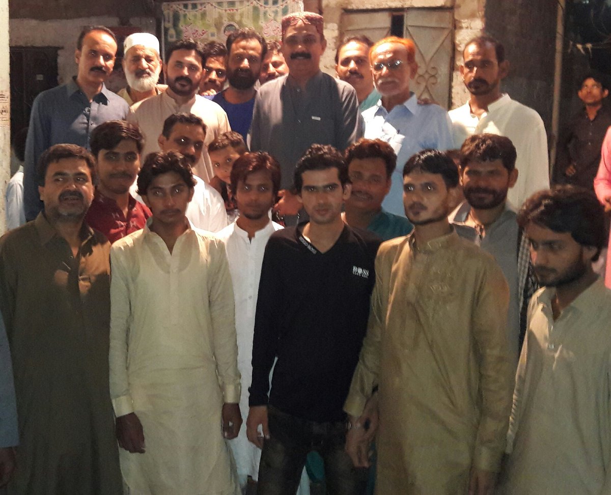 SYEDFAYAZALISH8's tweet photo. Shakeel Bhai Mohla Commettie 51,52 City Hyd Ki Taraf Se Eid Ul Fitar Kai Pehle Din Tea Party Ki Dawat Per.
At Behns Piree. https://t.co/9RUscu7R0c