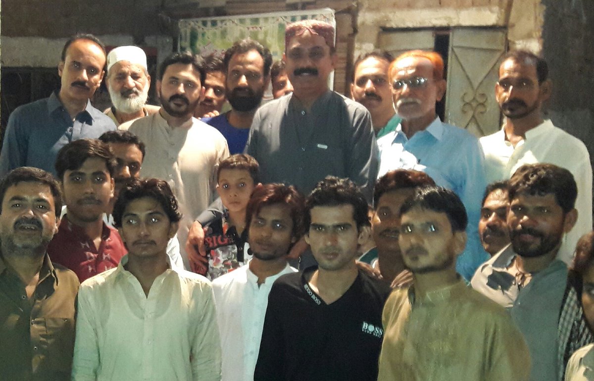 SYEDFAYAZALISH8's tweet photo. Shakeel Bhai Mohla Commettie 51,52 City Hyd Ki Taraf Se Eid Ul Fitar Kai Pehle Din Tea Party Ki Dawat Per.
At Behns Piree. https://t.co/9RUscu7R0c