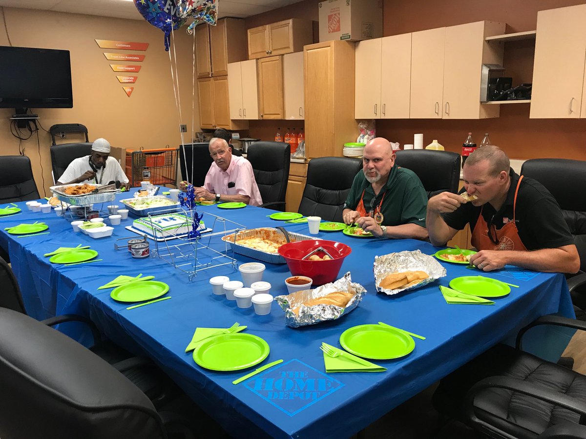 motherchipmunk's tweet photo. Feeding our guys!#NJMDANDI https://t.co/v8Mie9HHIi
