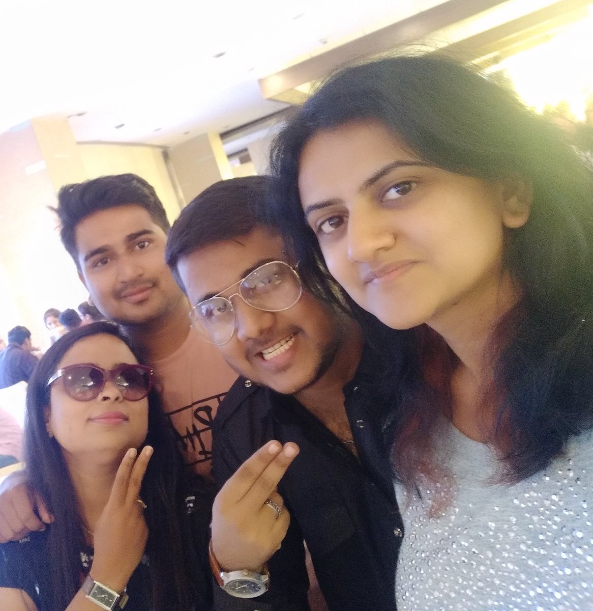 Rushmi9009's tweet photo. There's one thing common about all of us..
#Love4SJ आज तू नसून पन होतास!
Love u a lot Superstar.
#SJFamily Rocks
Welcome back Sarkar Missed u @swwapniljoshi @TeamSwwapnil @swwapnil_fc @DaniishShaikh @nameetapatole @kore_mayu @AvcharAnkita @KohliHarshu @SukanyaSawant #Mukesh #Viki https://t.co/ujFHjdfR8b