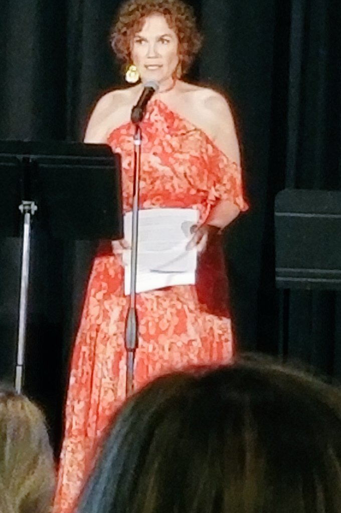 DrVenaBlanchard's tweet photo. ] Elizabeth Wood asked the audience, could you "pick out your own pussy in a line-up?" then she hillariously told us how she learned to love her vulva. 
#aasect18 #sensualu https://t.co/fQ86sx9Uns