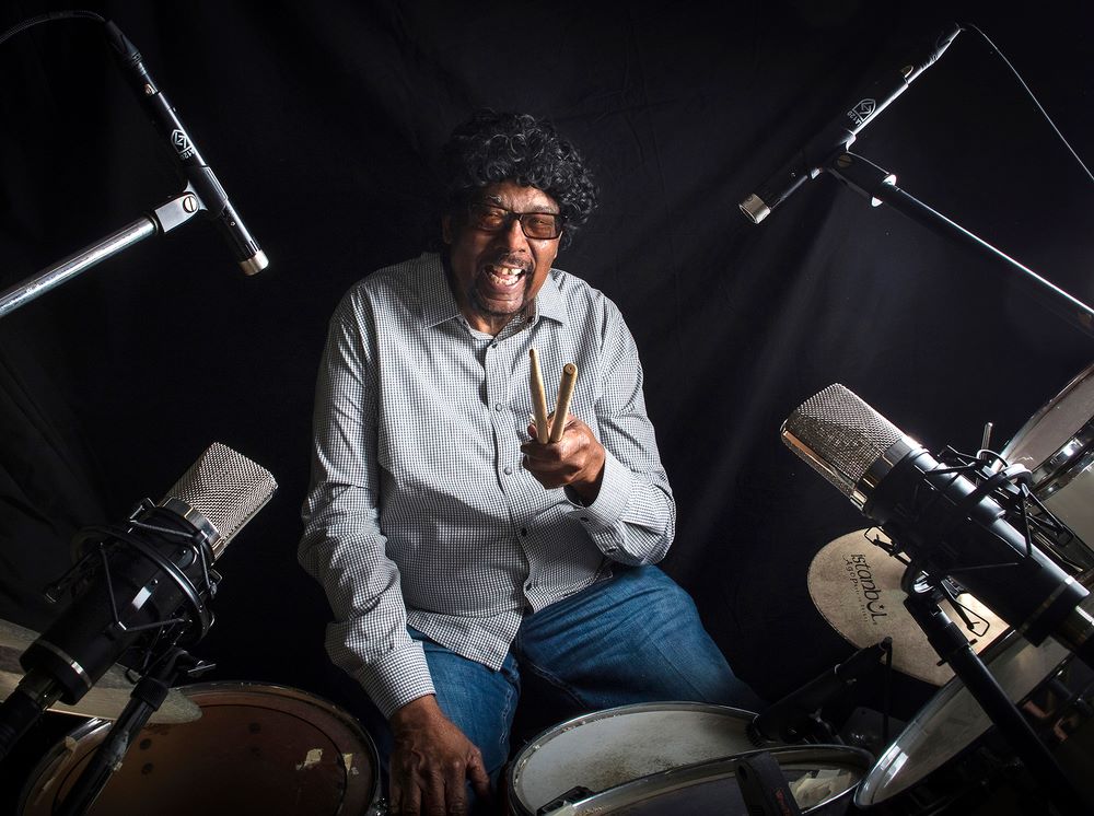 VicsDrumShop's tweet photo. Happy birthday to the great James Gadson! Gadson has played for a myriad of different artists in his long and lustrous career including Marvin Gaye, Beck, Paul McCartney, BB King, and many more. He’s truly an all time great! #vicsdrumshop #chicagodrums #happybirthday #jamesgadson https://t.co/UdYXo8lwSS