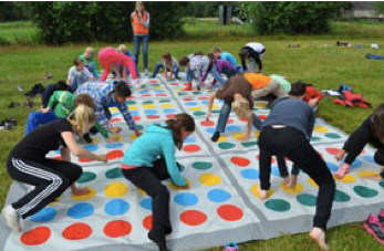 ‘Rechter voet op rood, linker hand op groen.’ Altijd al goed in Twister geweest? Meld jouw team dan snel aan voor de Vierdaagse Zeskamp op 15 juli! #vierdaagse #vierdaagsefeestcuijk #feesten #cuijk #vierdaagsefeesten