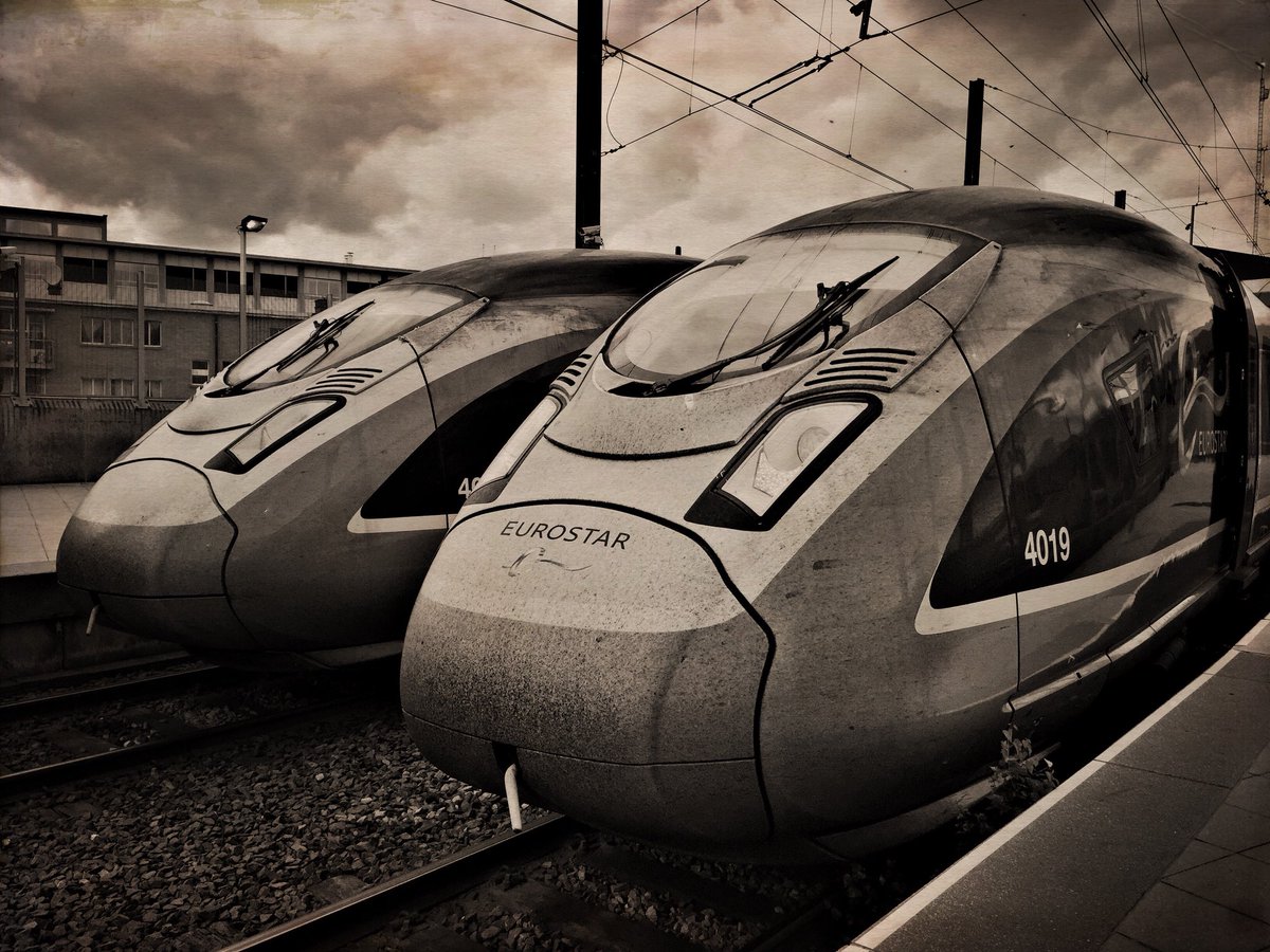 EurostarJustinp's tweet photo. #ES9159 1852 to Lille, Calais, Ebbsfleet and London now boarding in Brussels. Bon voyage! https://t.co/hj1D3ktnwa