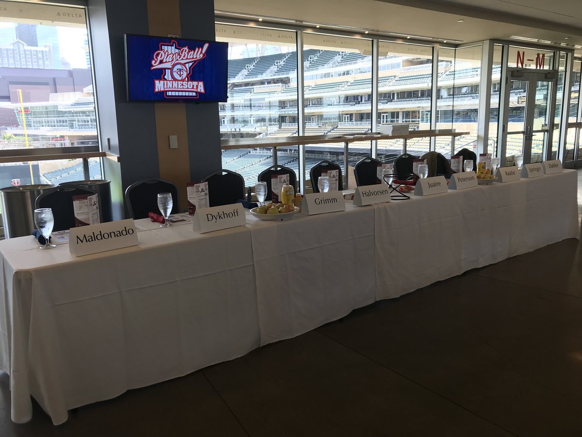 Countdown to the 2018 Mr. Baseball and Ms. Softball banquet!