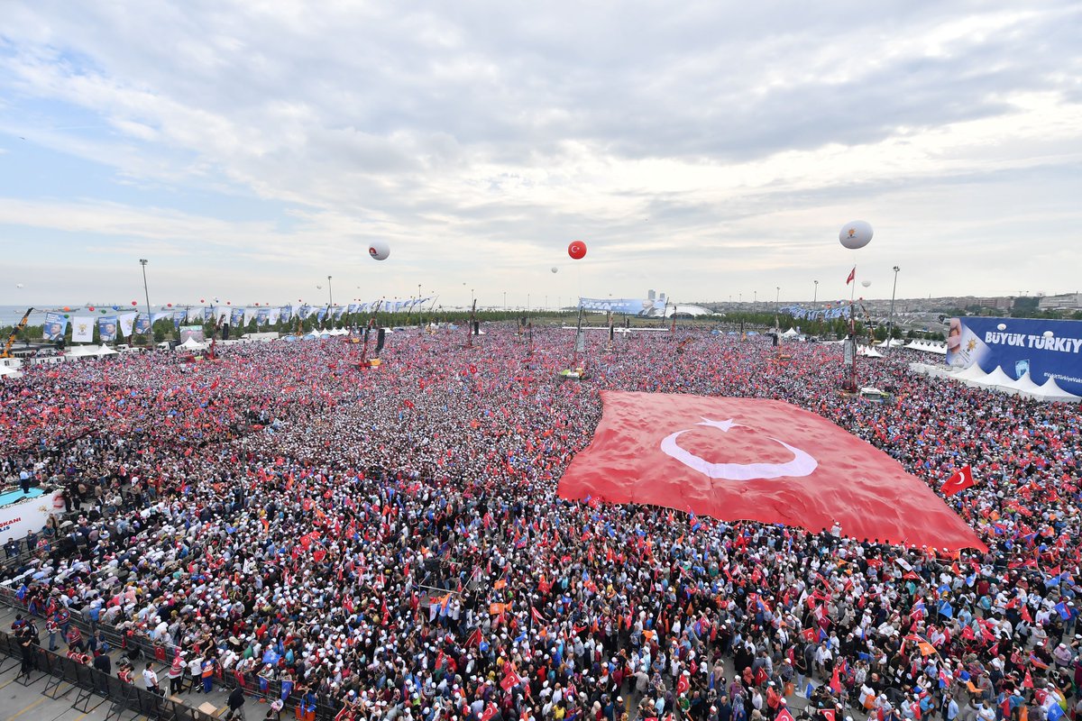 RTErdogan's tweet photo. Aşkım, sevdam...
Teşekkürler İstanbul!
#VakitİstanbulVakti https://t.co/SZSQwSBtNN