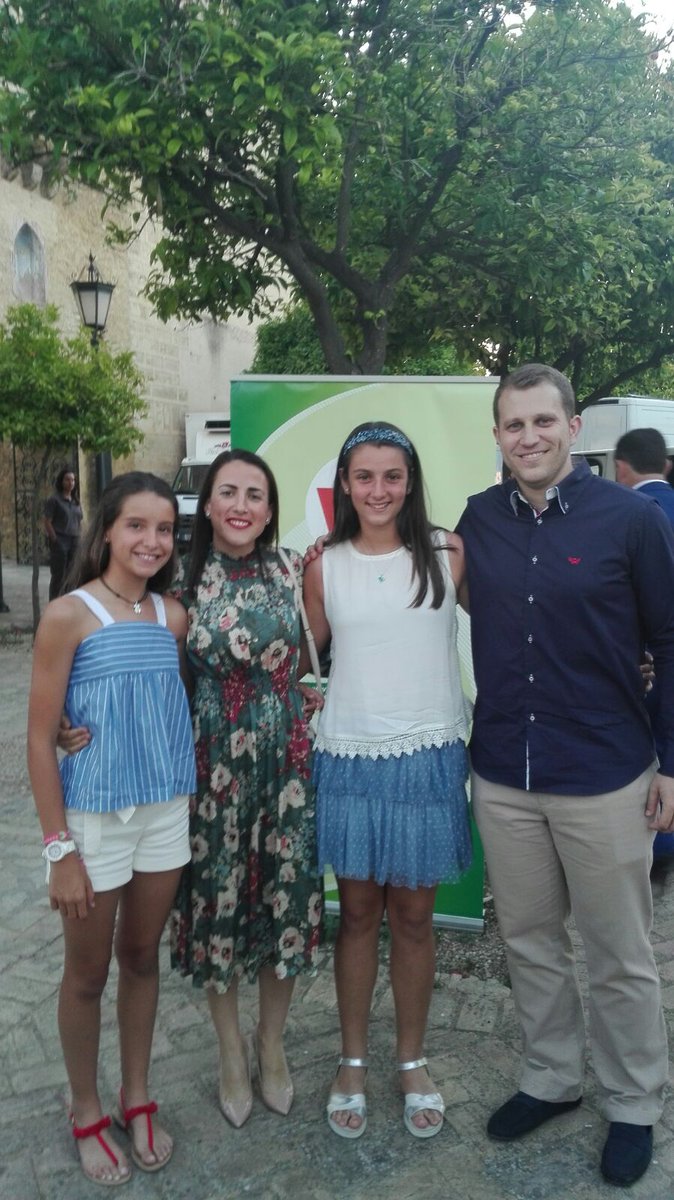 EBGMALAGA's tweet photo. Ayer nuestras Marina y Ángela recibieron el reconocimiento en la #GALAFAB2018 por su 🥇 en el #PlanetaMini2018 con la selección @FAB_Andaluza 👏🔝
¡Enhorabuena chicas! ¡Orgulloso de vosotras! #SomosEBG 💚🏀💪 https://t.co/qU0XAea26s