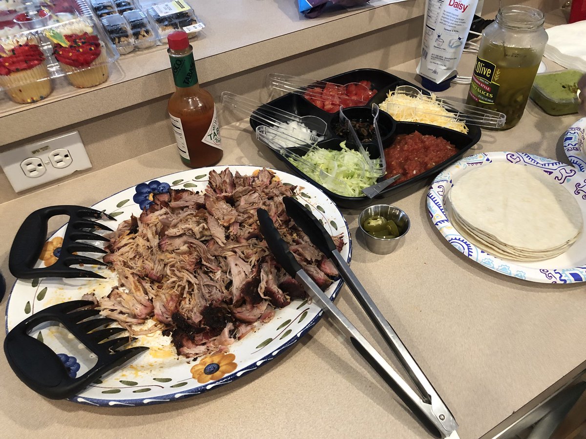 GrillingwGordon's tweet photo. Pulled pork tacos @BigGreenEgg @jesspryles @wassismeats https://t.co/t7Uxb8rq6n