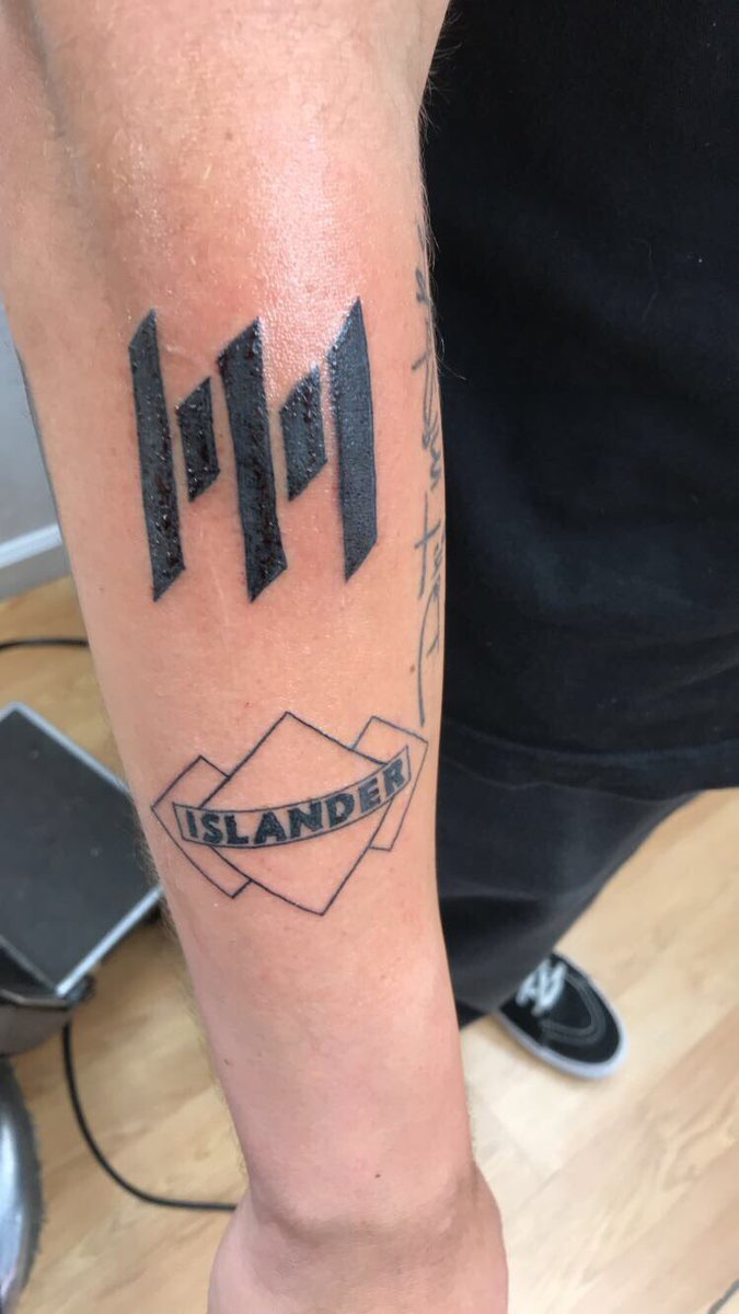 jkelley777's tweet photo. Got these last night #memphismayfire #islanderband @ISLANDER_band @Mikey_Carvajal @MattyMullins @MemphisMayFire https://t.co/kUn2pjLwo4