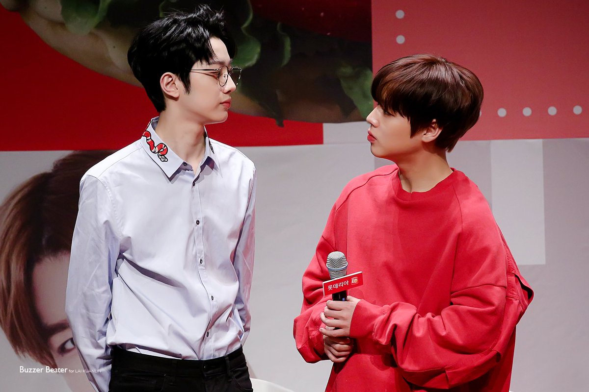 serenewing's tweet image. 애기 올려다볼땐 언제나 고개 살짝 갸우뚱 예쁜 각도❤ 
#판윙은사실이다