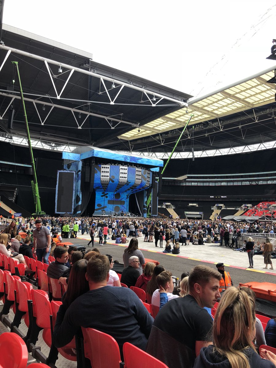 amberwyle's tweet photo. So friggin excited ❤️!! #edsheeranwembley with @AmyHemmings_  @edsheeran https://t.co/PkpZAtEJT1