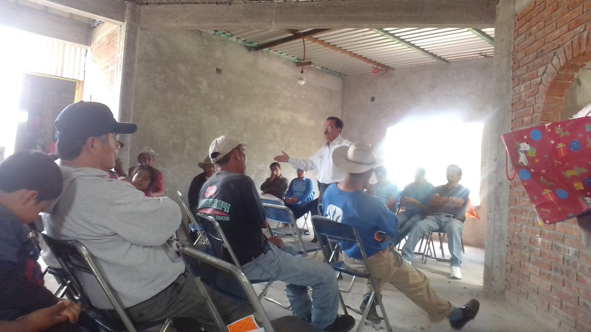 HA_Tlacolula's tweet photo. Aclarando dudas y fortaleciendo nuestras propuestas #Tlacolula avanza, con visión de futuro #LoMejorEstáPorVenir. https://t.co/DEJnZHkJYQ