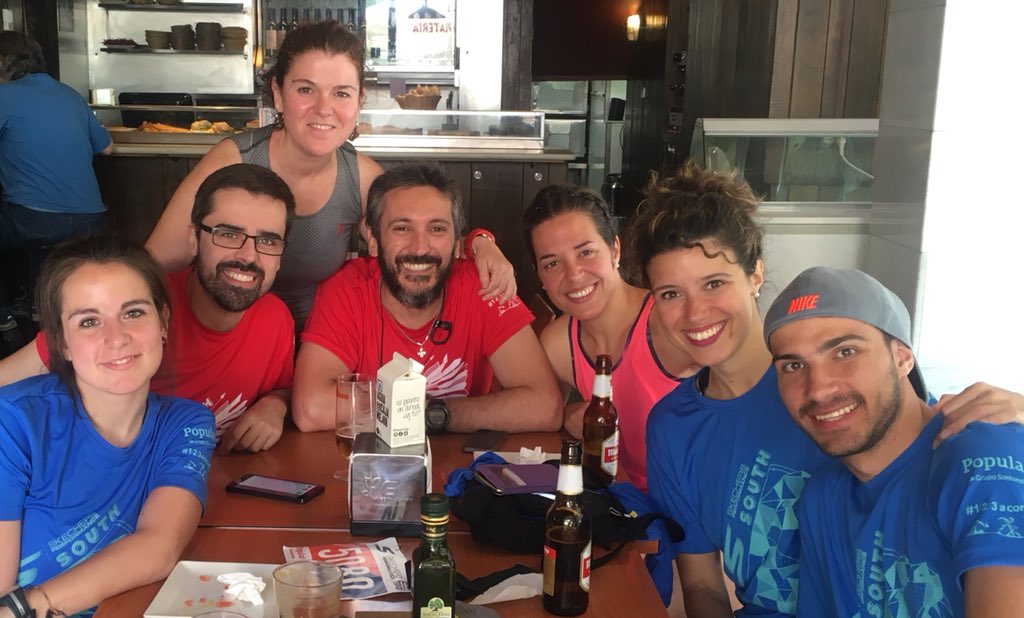 SusanaElguea's tweet photo. Aquí los #serunners recuperando líquidos @LauMarcosG @ALopesino @antmartinb @JAranaz https://t.co/6gcASreWhj