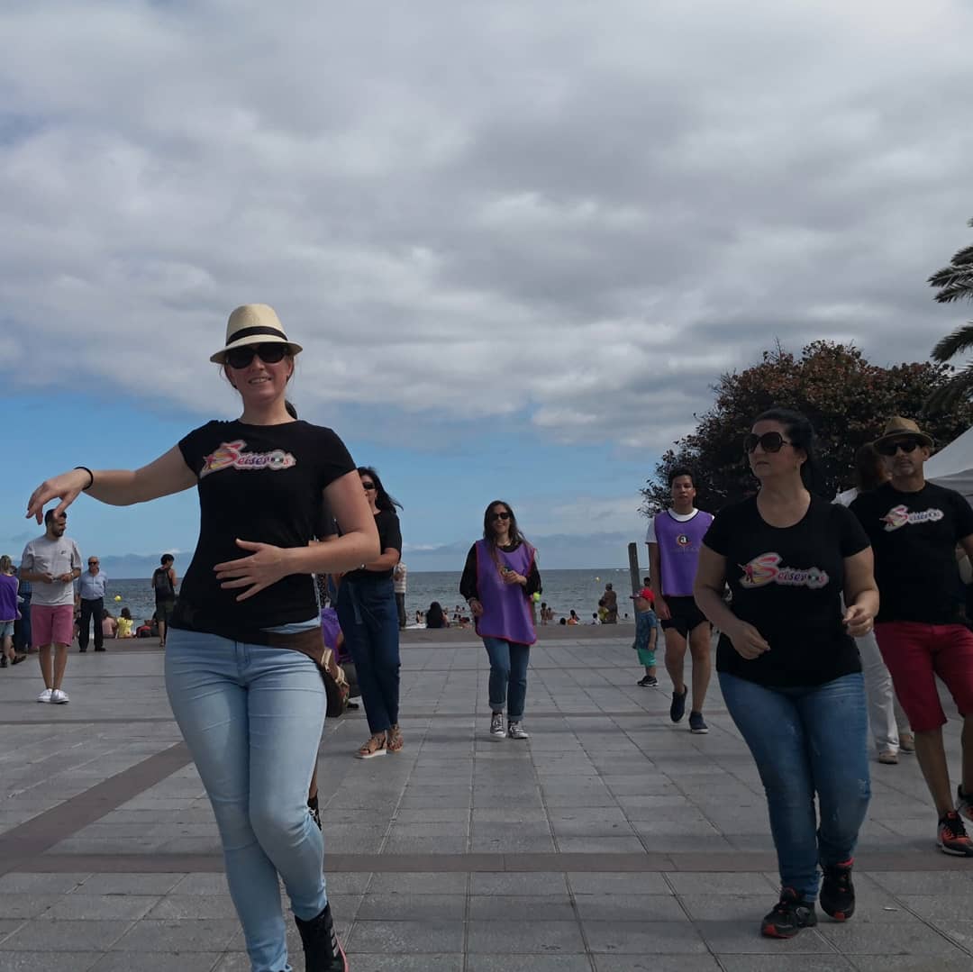 algarabiatfe's tweet photo. Gracias a Seiseros que nos ha acompañado con sus bailes en #FeriadelaDiversidad en el Médano #lgbti #voluntariado #FeriadelaDiversidad #orgullolgbti2018 @ChrysallisCan @CabildoTenerife #redprisma
@SocialGobcan @CPJI_GobCan https://t.co/iUSXN7DXwZ