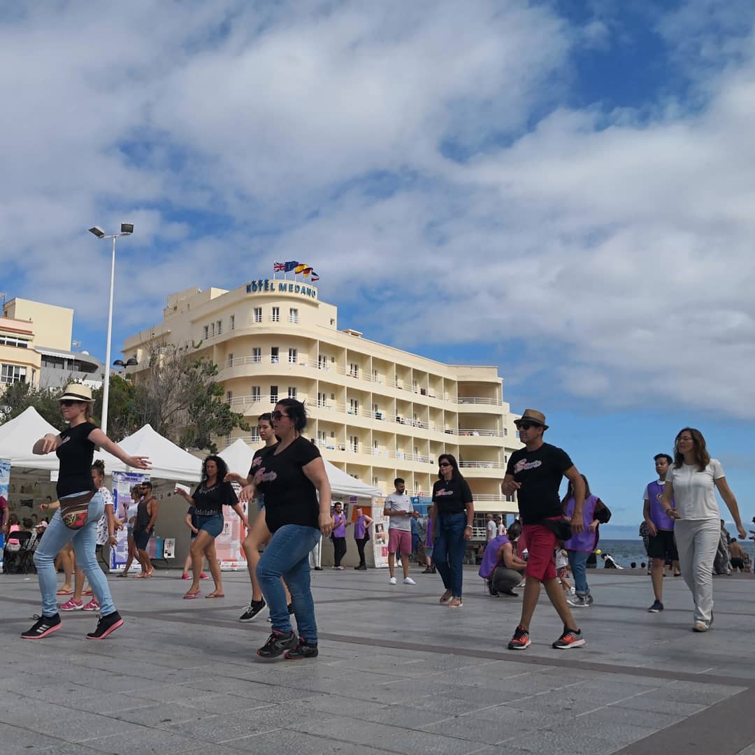 algarabiatfe's tweet photo. Gracias a Seiseros que nos ha acompañado con sus bailes en #FeriadelaDiversidad en el Médano #lgbti #voluntariado #FeriadelaDiversidad #orgullolgbti2018 @ChrysallisCan @CabildoTenerife #redprisma
@SocialGobcan @CPJI_GobCan https://t.co/iUSXN7DXwZ