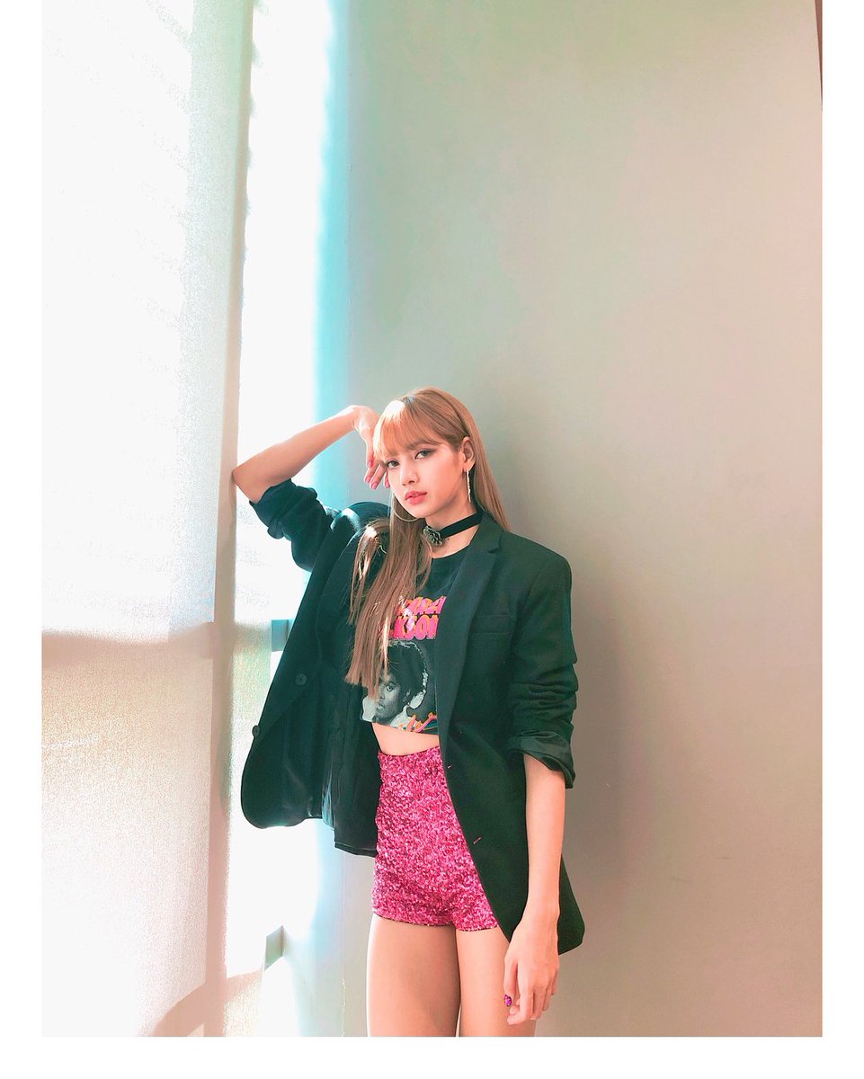 BLACKPINKCNTRAL's tweet photo. [ lalalalisa_m ] 

#BLACKPINK #LISA #DDUDUDDUDU #블랙핑크 #리사 #뚜두뚜두 Hi everyone!!~ Thank you so so much for all the support. https://t.co/rfp3AiH5P9
