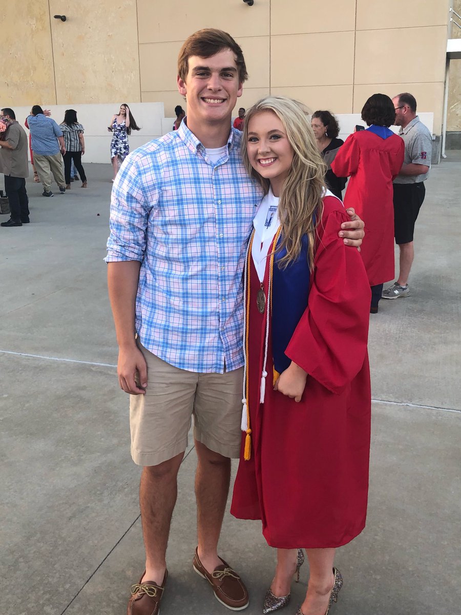 laynemckayy's tweet photo. 2 years later, love doing life with my best friend❤️ https://t.co/bhf5QeHsDs