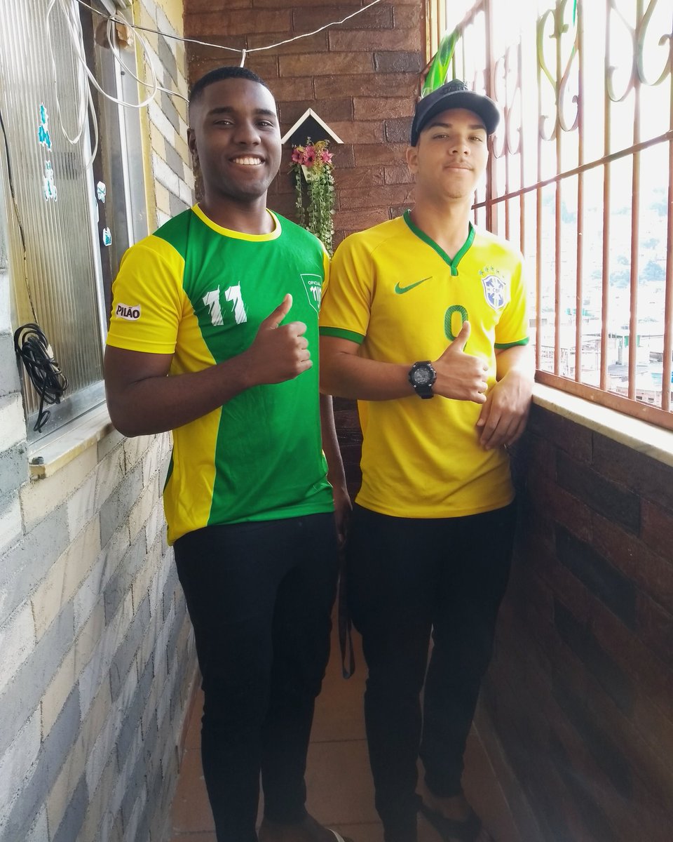 llipinhodaf's tweet photo. Estamos na área de derrubar é pênalti 🇧🇷🇧🇷
@Lucasdoph22 https://t.co/EWWhgNwArS