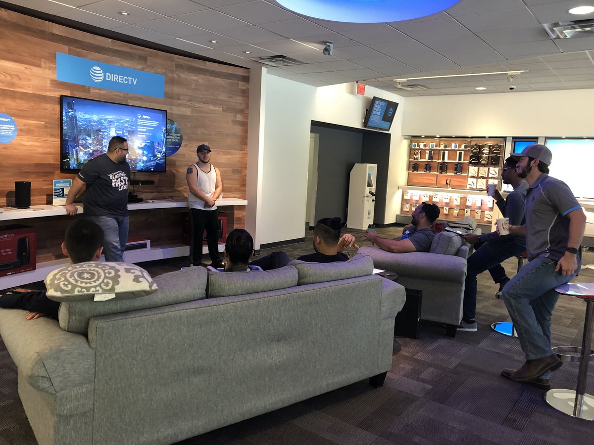 RMitchell824's tweet photo. THE White Oak Crossing up early game planning with the squad to finish Q2 out strong and take Q3 by storm! #BeDisruptive #MMH #averageskill #phenomenalwill #NoNet #WeGoHard @ShahonnaMckoy @930Tony  @mrwmoody @GKeiling @MidAtlantic1860 @404girl @Ericthomasbtc https://t.co/M009K5tdrM