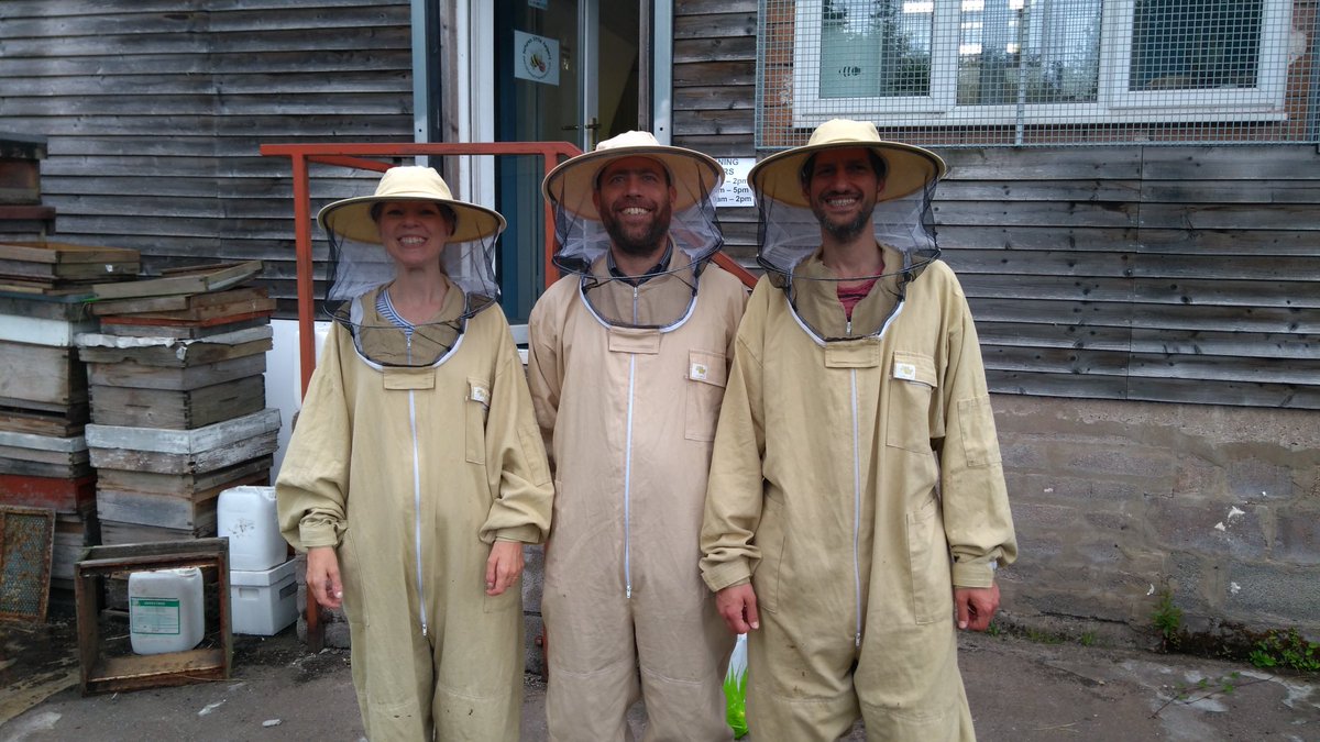 wouterpoortinga's tweet photo. Here are the @WSofArchi aspiring #beekeepers on a training session to help out with @BeesBute on top of the #ButeBuilding https://t.co/7jUM9Eg0T6