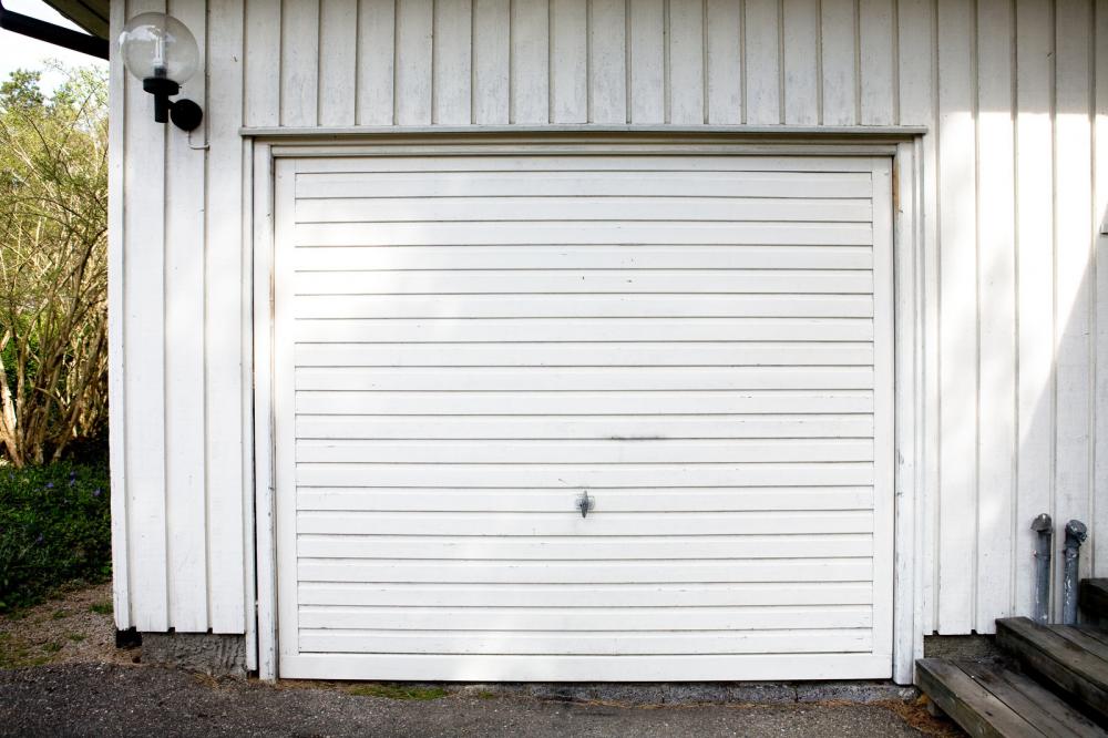 InsulationAplus's tweet image. How can you #Burglar proof your #GarageDoor? Here are some tips you should follow! qoo.ly/q6xg5