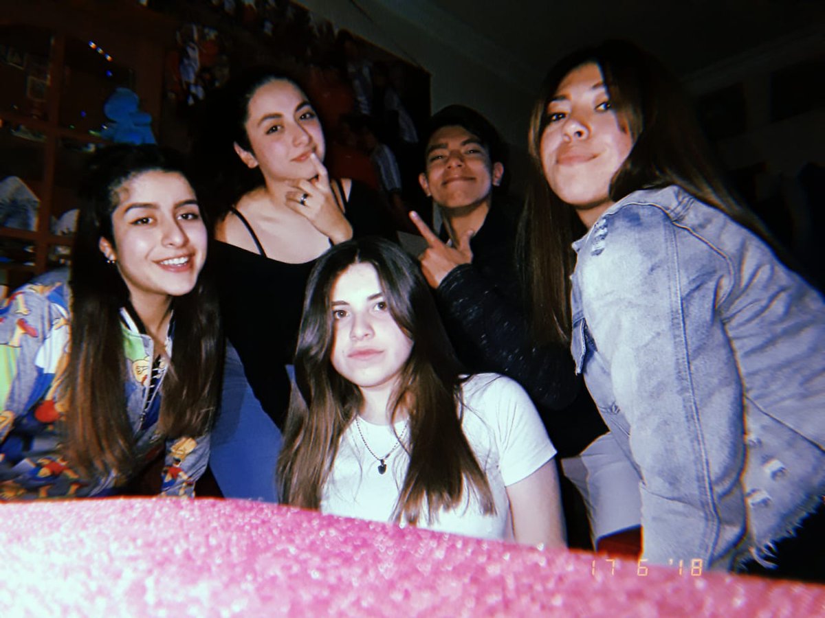 AniiMartinez_'s tweet photo. Que no me falten nunca 💚 @SolFracasol @TheUnknownBB @MiluAvalos @rataaazk https://t.co/QJa9SN2jQN
