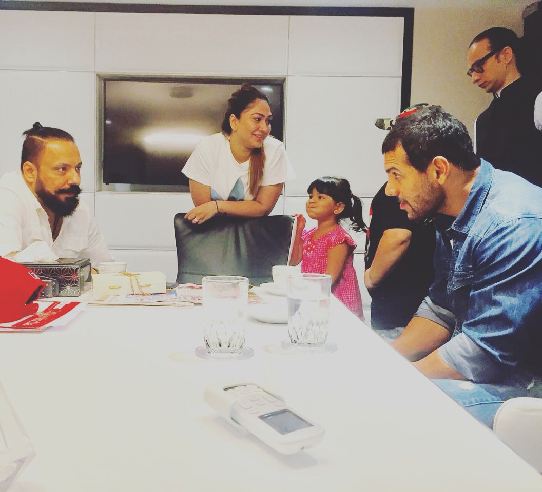 Shahzad46719531's tweet photo. Intense discussions admist shoot preparations! 

@vanessabwalia @VAFilmCompany @thejohnabraham @apnabhidu @imouniroy @sikandarkher @walia_bunty @juspreetwalia @KytaProductions

#RomeoAkbarWalter #RAW #ClapperBoard #JohnAbraham #Bollywood #RobbieGrewal #RedIceProductions https://t.co/x1eYyuZGrn