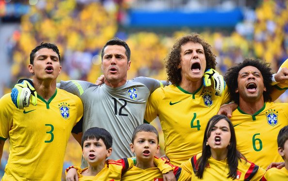 PimSiegers's tweet photo. Met dank aan @FCAfkicken over dik half uur één van de spannendste momenten van dit WK. Zonder David Luiz alle ballen op Marcelo. #WKpool https://t.co/SYU1KuRvyD